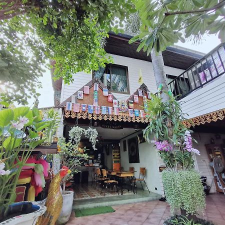 Tavee Guesthouse Bangkok Luaran gambar