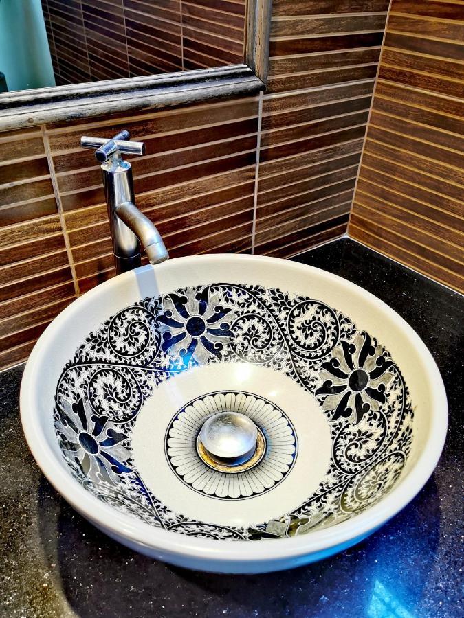 Tavee Guesthouse Bangkok Luaran gambar
